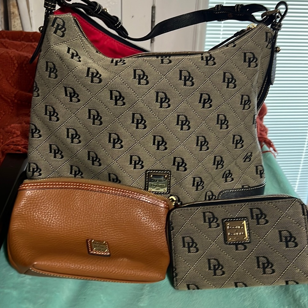 Dooney & Bourke First make up bag and wallet set